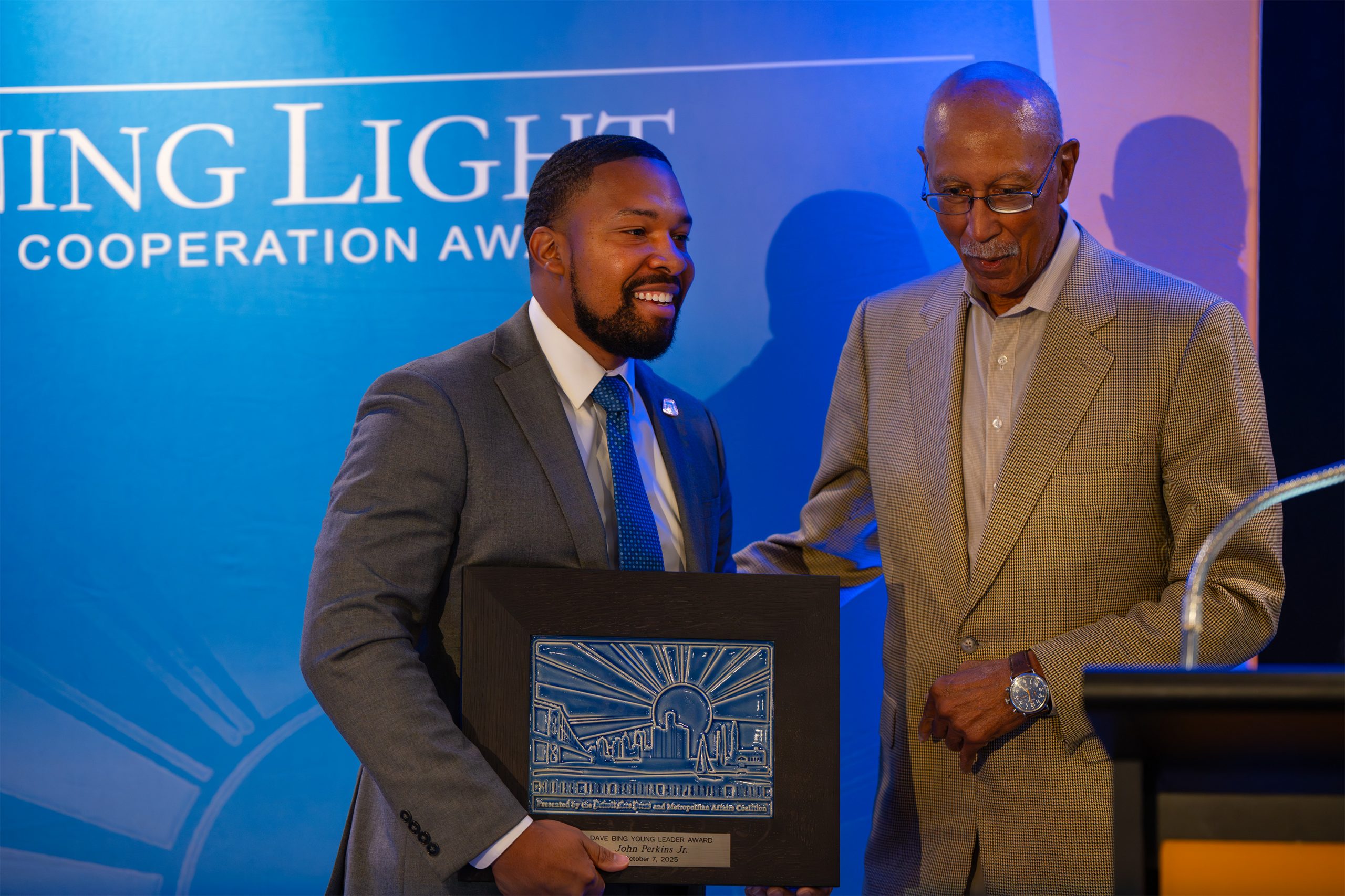 Award-winning young leader receiving the Shining Light Cooperation Award at the conference.